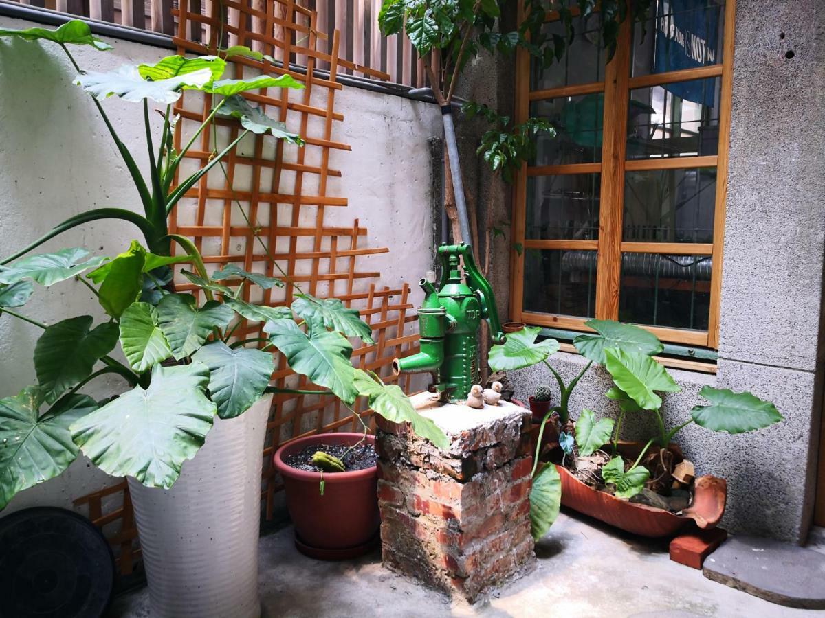 Honey House Tainan Bed and Breakfast Eksteriør billede